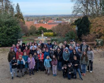 Der gesamte Stamm als Gruppe auf einem Bild.
